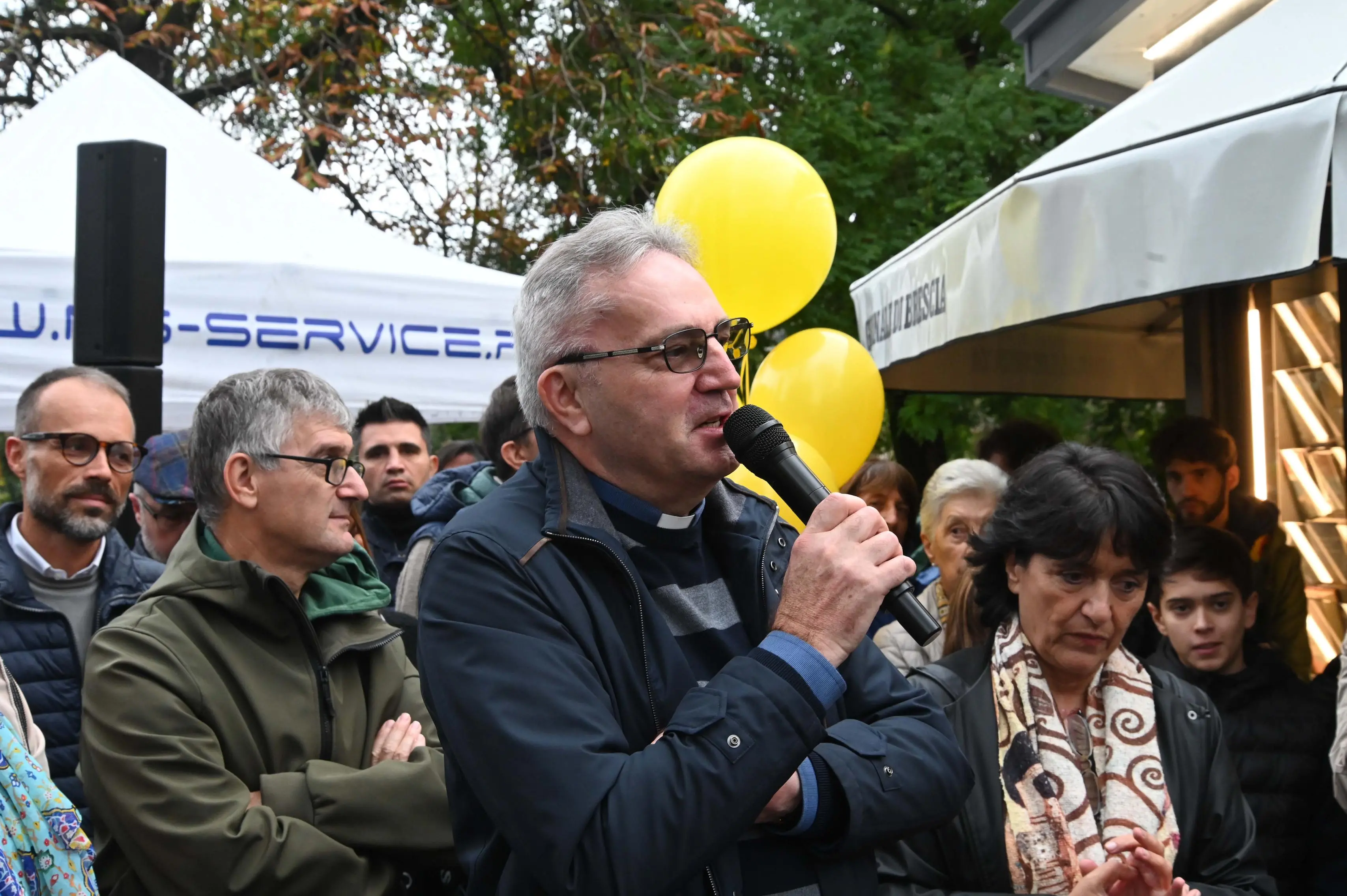 CRONACA BRESCIA VIALE REBUFFONE INAUGURAZIONE EDICOLA PROGETTO " IN EDICOLA " REDAZIONE CRONACA 26-10-2024 GABRIELE STRADA NEW EDEN GROUP                             