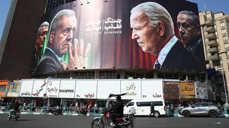 Un cartellone anti israeliano a Tehran - Foto Ansa/Epa/Abedin Taherkenareh © www.giornaledibrescia.it