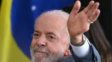 epa11628953 Brazilian President Luiz Inacio Lula da Silva greets during the inauguration ceremony of the new Minister of Human Rights, Macaa Evaristo, at the Planalto Palace in Brasilia, Brazil, 27 September 2024. The Brazilian President Lula da Silva swore-in the new Minister of Human Rights, Macae Evaristo, who replaces Silvio Almeida, dismissed for allegations of sexual harassment. Evaristo in her first official speech condemned both racism like machismo. EPA/Andre Borges