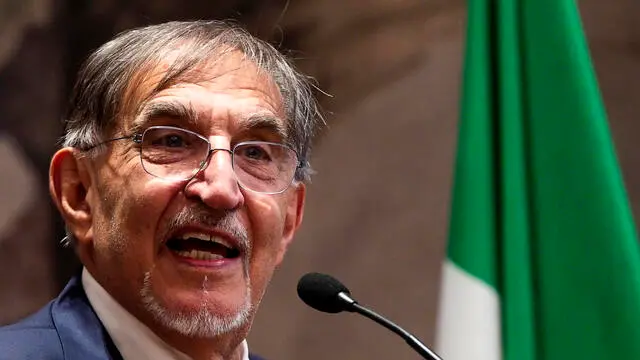 Il presidente del Senato Ignazio La Russa durante la presentazione del libro del ministro per la Protezione civile e Mare Nello Musumeci “Gli italiani e i rischi naturali. Perche’ la prevenzione ci puo’ salvare”, presso palazzo Giustiniani, Roma, 17 ottobre 2024. ANSA/ANGELO CARCONI