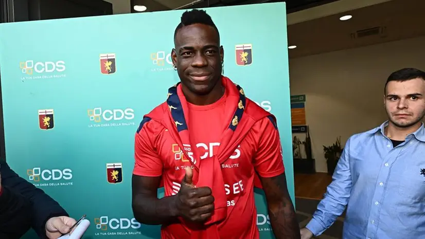 Mario Balotelli prima delle visite mediche con il Genoa - Foto Ansa © www.giornaledibrescia.it