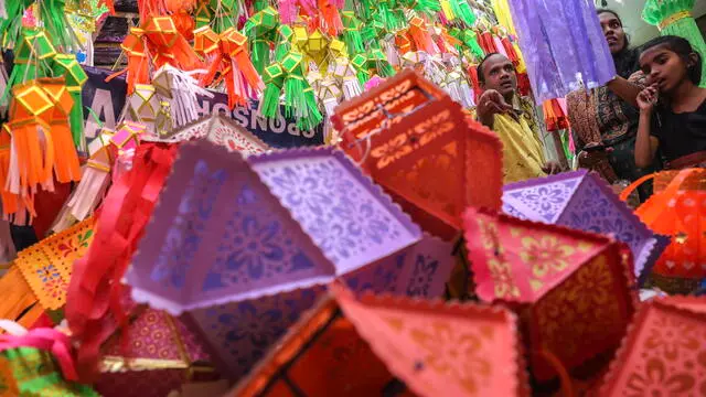 epa11689108 People look at colorful lanterns on display for sale at a local market ahead of the Diwali festival in Mumbai, India, 28 October 2024. Diwali, the Hindu festival of lights, symbolizes the victory of good over evil, and commemorates Lord Ramaâ€™s return to his kingdom Ayodhya after completing a 14-year exile. Diwali will be celebrated this year on 31 October. EPA/DIVYAKANT SOLANKI