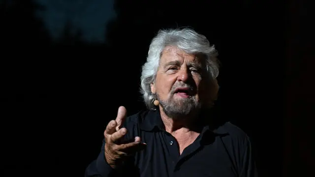 Beppe Grillo durante il suo spettacolo intitolato “Io sono un altro” al Teatro Romano di Fiesole Fiesole 17 Giugno 2024 ANSA/CLAUDIO GIOVANNINI