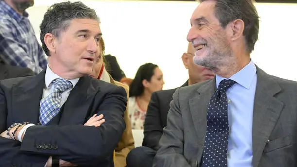 Il presidente di Fondazione Fiera Milano, Enrico Pazzali (s), e il presidente della Regione Lombardia, Attilio Fontana, alla presentazione dell'impianto fotovoltaico di Fiera Milano, uno dei più grandi installati d'Europa, Rho, 16 maggio 2024. ANSA/DANIEL DAL ZENNARO