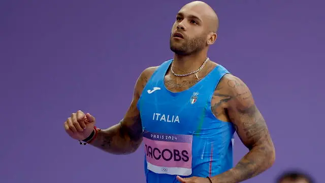 epa11526156 Tokyo 2020 Olympic Champion Lamont Marcell Jacobs looks at the resulst after his race in the Men 100m semifinals of the Athletics competitions in the Paris 2024 Olympic Games, at the Stade de France stadium in Saint Denis, France, 04 August 2024. EPA/YOAN VALAT