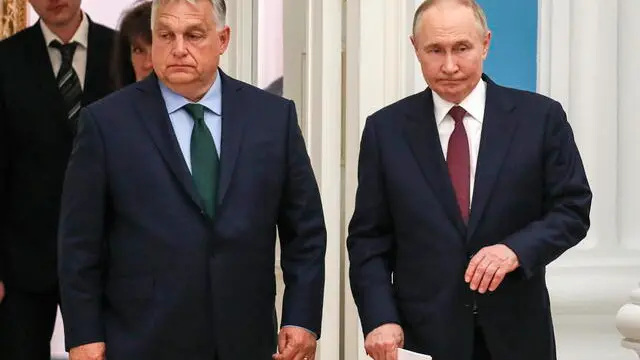 epa11459413 Hungarian Prime Minister Viktor Orban (L) and Russian President Vladimir Putin (R) arrive for a press conference after their bilateral talks at the Kremlin in Moscow, Russia, 05 July 2024. Viktor Orban is in Moscow for a one-day working visit. EPA/YURI KOCHETKOV