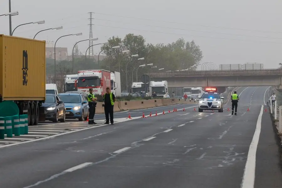 epa11691869 Civil Guard officers block the nearest lanes of a highway that leads to the Turia River due to the potential for overflow, following significant rainfall in the city of Valencia, eastern Spain, 30 October 2024. The State Meteorological Agency (AEMET) has issued red alerts for rainfall in multiple regions of the province of Valencia, caused by the severe storm DANA.The storm has impacted multiple areas of the city, resulting in the loss of at least 13 lives due to the flooding. EPA/Biel Alino