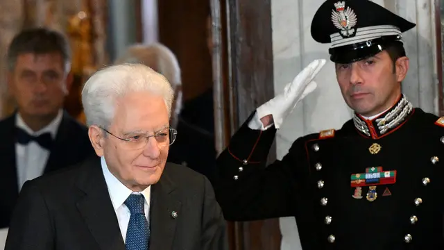 Il Presidente della Repubblica, Sergio Mattarella, durante la cerimonia di consegna delle insegne di Cavaliere dell'Ordine ''Al Merito del Lavoro'' al Quirinale, Roma, 30 ottobre 2024. ANSA/ETTORE FERRARI