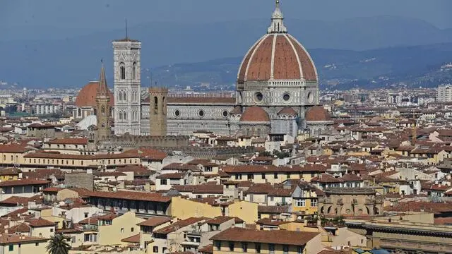 Toscana , veduta dal ponte Vecchio dal piazzale Michelangelo 22 marzo 2014 ANSA/MAURIZIO DEGL INNOCENTI