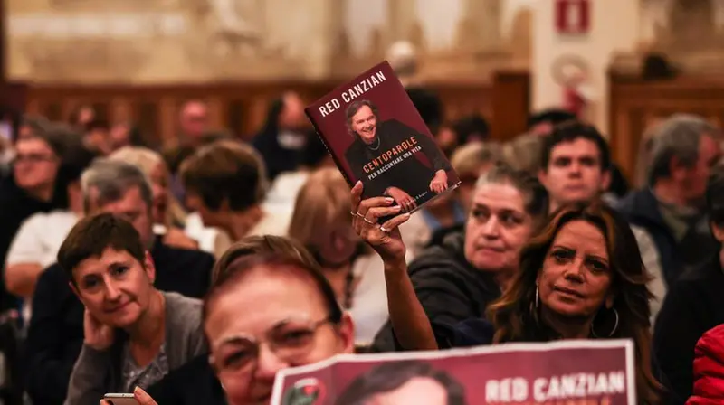 Il pubblico presente ieri all'incontro - Foto New Reporter Comincini © www.giornaledibrescia.it