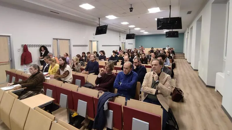 Il pubblico presente in via Garzetta - © www.giornaledibrescia.it