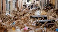 epa11692841 Residents check the damage in the flood-hit municipality of Paiporta, in the province of Valencia, Spain, 30 October 2024. The intense rainfall impacting the eastern part of the country resulted in at least 70 lives being lost in the province of Valencia and neighboring provinces due to the flooding. The mayor of Paiporta, located about ten kilometers southwest of Valencia, confirmed that at least 34 people died in the municipality due to the flooding. The State Meteorological Agency (AEMET) issued orange and red alerts for rainfall in multiple regions of east and southern Spain due to a DANA (isolated depression at high levels) phenomenon. EPA/MANUEL BRUQUE