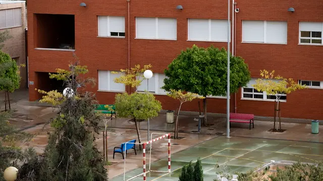 epa11693725 A school remains closed after the heavy falls in Castellon de la Plana, Valencia, Spain, 31 October 2024. At least 95 people died in the province of Valencia and neighboring provinces following floods caused by the DANA (high-altitude isolated depression) phenomenon impacting the eastern part of the country. EPA/ANDREU ESTEBAN