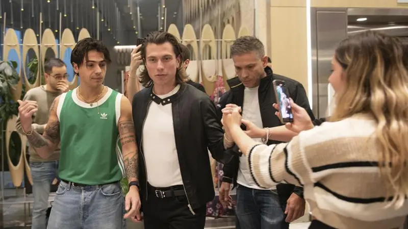 Il firmacopie di Benji&Fede a Elnòs Shopping