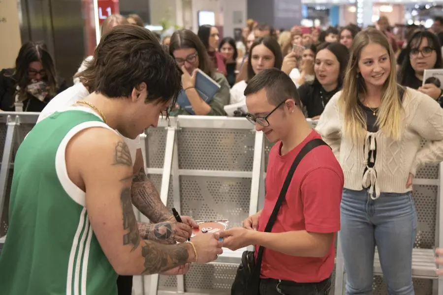 Il firmacopie di Benji&Fede a Elnòs Shopping