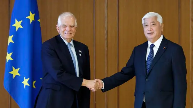 epa11695246 Japan's Defense Minister Gen Nakatani (R) shakes hands with EU High Representative for Foreign Affairs and Security Policy Josep Borrell prior to their meeting at the Defense Ministry in Tokyo, Japan, 01 November 2024. Borrell is traveling to Japan before heading to South Korea. EPA/FRANCK ROBICHON/POOL