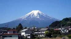 epa11354760 Mount Fuji is seen from the Yamanashi Prefecture, Japan, 10 May 2024 (issued 20 May 2024). The Yamanashi Prefecture on 20 May introduced online reservations for the passage through the Yoshida Trail, a route used to reach the Mt Fuji summit. The online booking limit is 3,000 daily visitors and requires a 2,000 yen advance payment. Reservations are optional but a maximum of 4,000 visitors per day will be accepted for the July to September 2024 period when the trail is open. The remaining 1,000 openings will be availlable on the day of the climb. EPA/FRANCK ROBICHON