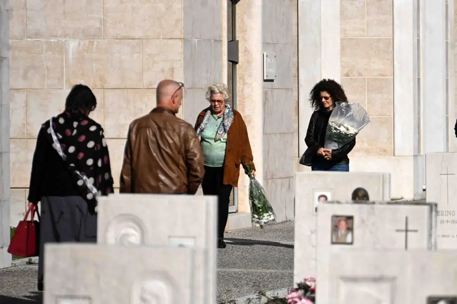 Le visite al cimitero Vantiniano nel giorno di Ognissanti