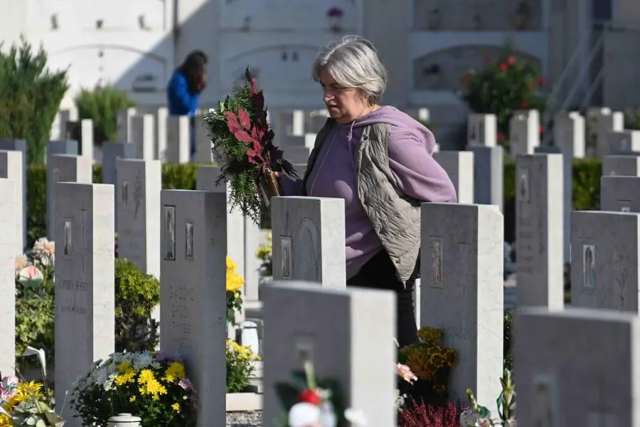 Le visite al cimitero Vantiniano nel giorno di Ognissanti