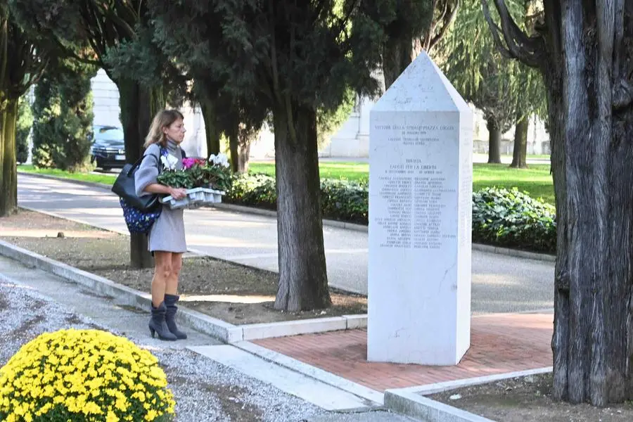 Le visite al cimitero Vantiniano nel giorno di Ognissanti