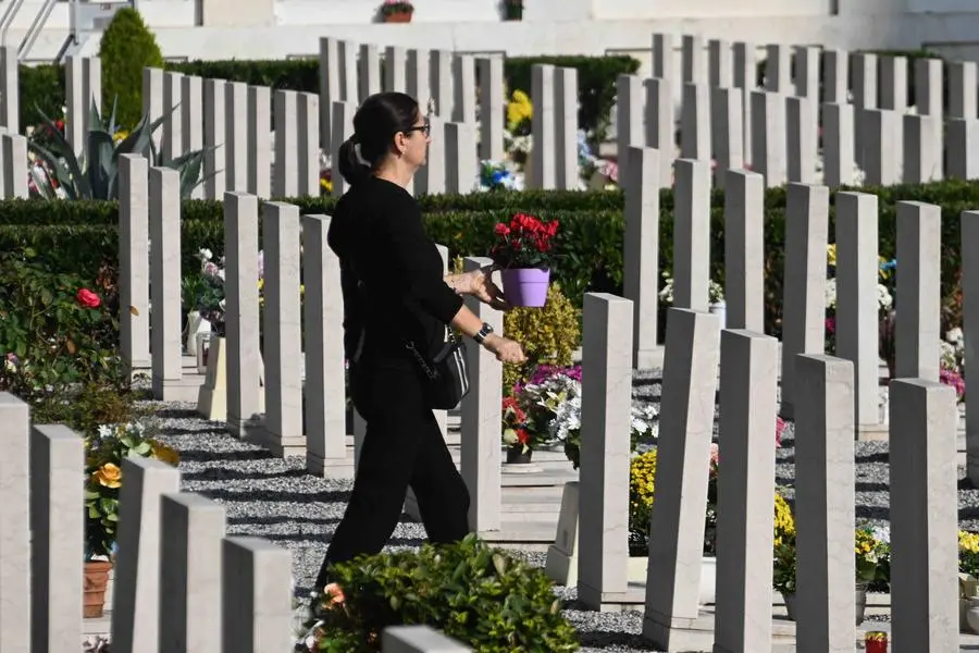 Le visite al cimitero Vantiniano nel giorno di Ognissanti