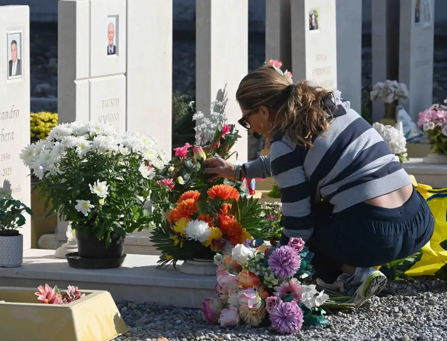 Le visite al cimitero Vantiniano nel giorno di Ognissanti