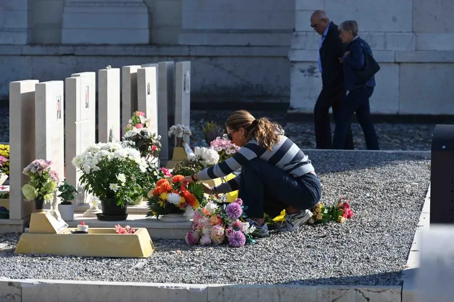 Le visite al cimitero Vantiniano nel giorno di Ognissanti