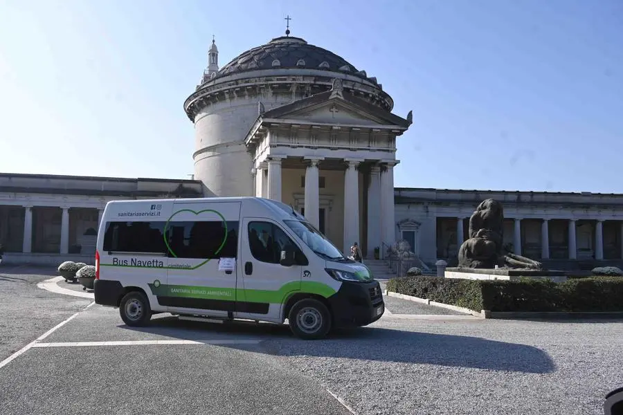 Le visite al cimitero Vantiniano nel giorno di Ognissanti