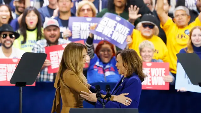 epa11695360 Democratic presidential candidate US Vice President Kamala Harris (R) is introduced by actor and singer Jennifer Lopez (L) during a campaign rally at Craig Ranch Regional Park in North Las Vegas, Nevada, USA, 31 October 2024. EPA/BIZUAYEHU TESFAYE