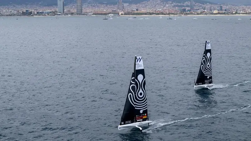 Il duello a Barcellona tra Luna Rossa e Athena Pathway - Foto Ricardo Pinto © www.giornaledibrescia.it