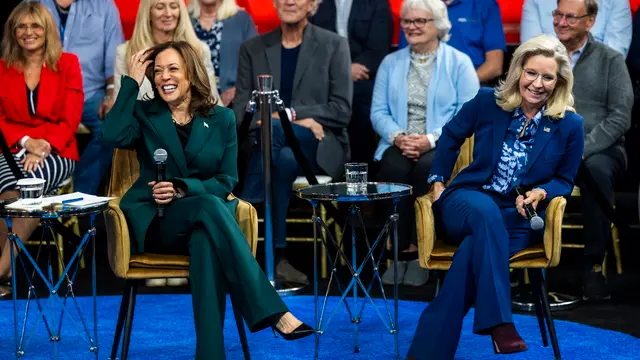 epa11673397 US Vice President and Democratic presidential candidate Kamala Harris (L) speaks with former Republican Congresswoman Liz Cheney (R) during a Harris presidential campaign event in Malvern, Pennsylvania, USA, 21 October, 2024. Harris and her Republican rival, former US President Donald Trump, are campaigning across the swing state of Pennsylvania in the closing weeks of the presidential election. EPA/JIM LO SCALZO