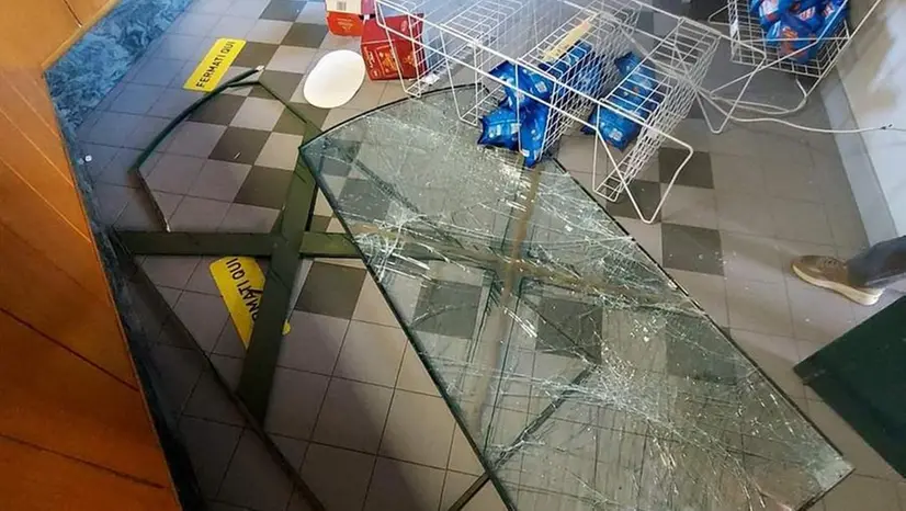 Ingenti i danni al bar dell'oratorio di Erbusco - Foto tratta da Fb