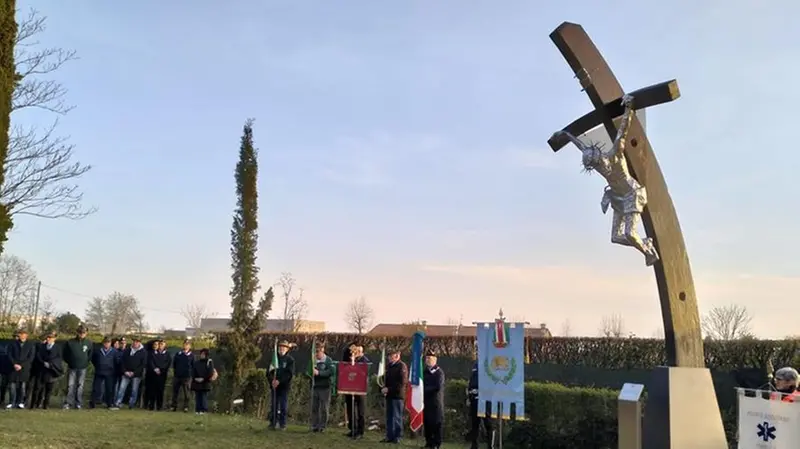 Il Cristo in Croce realizzato da Luciano Bertoli © www.giornaledibrescia.it