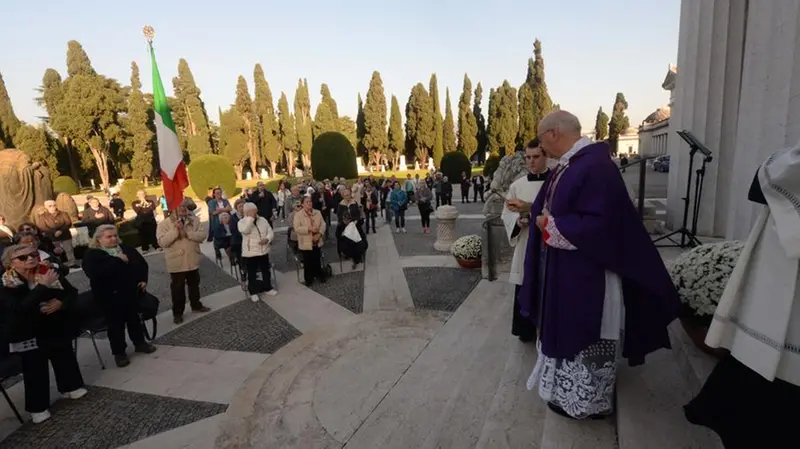 La benedizione del vicario generale monsignor Gaetano Fontana © www.giornaledibrescia.it