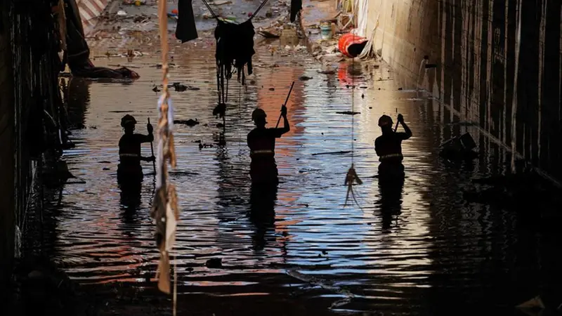 La devastazione provocata dall'alluvione a Valencia - Foto Afp/Manaure Quintero © www.giornaledibrescia.it