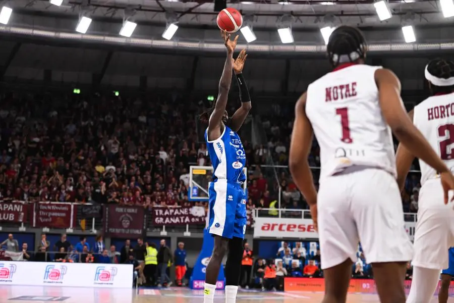 Basket, gli scatti di Germani-Trapani