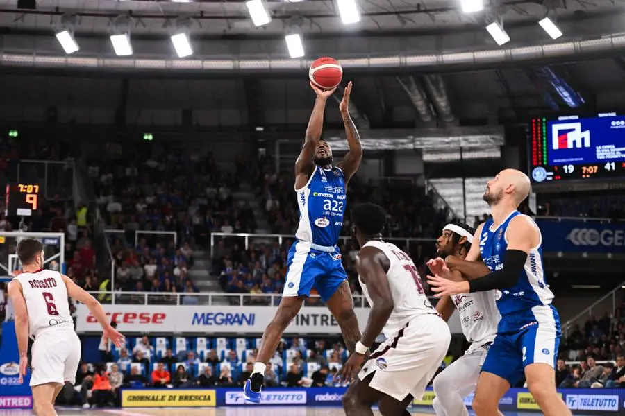 Basket, gli scatti di Germani-Trapani