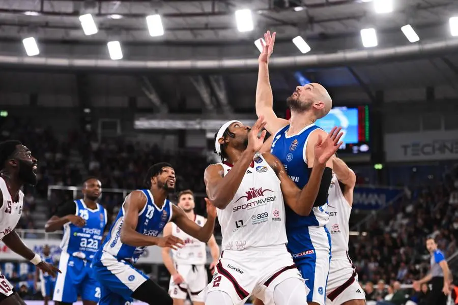 Basket, gli scatti di Germani-Trapani