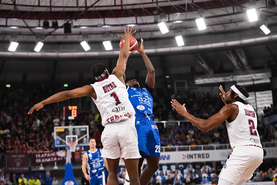 Basket, gli scatti di Germani-Trapani