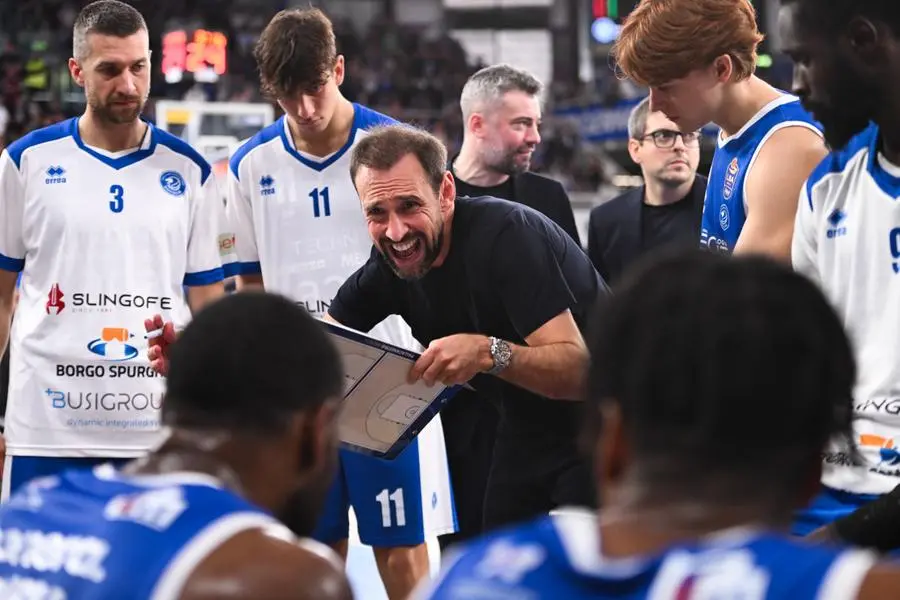 Basket, gli scatti di Germani-Trapani