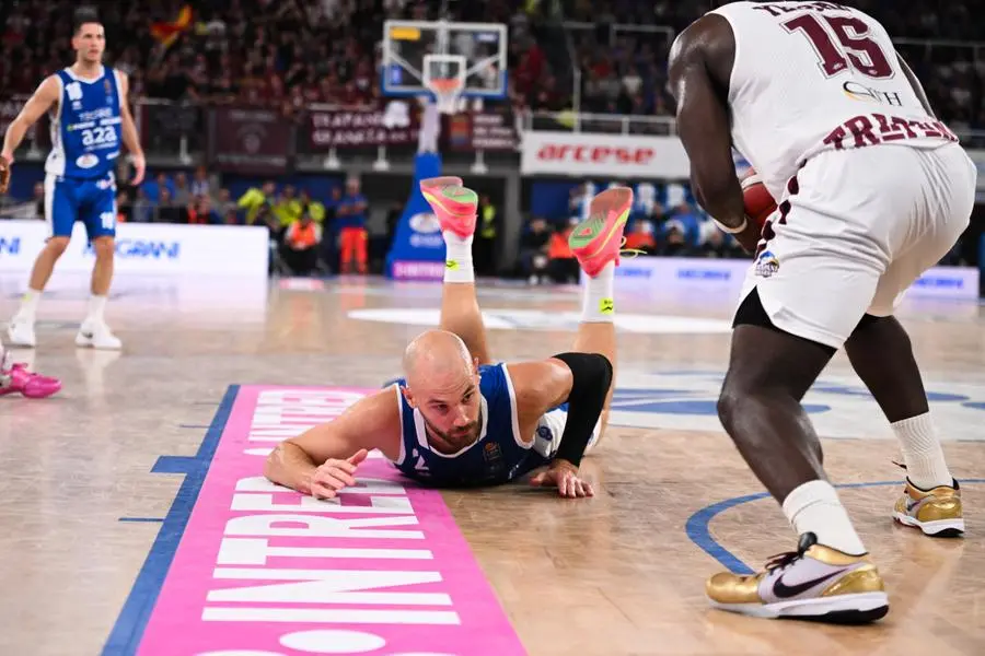 Basket, gli scatti di Germani-Trapani