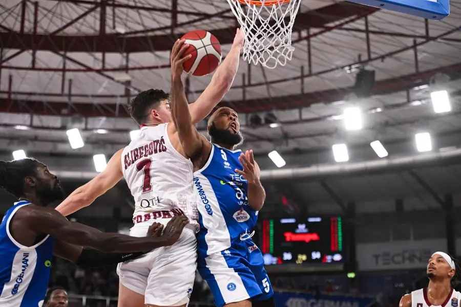 Basket, gli scatti di Germani-Trapani