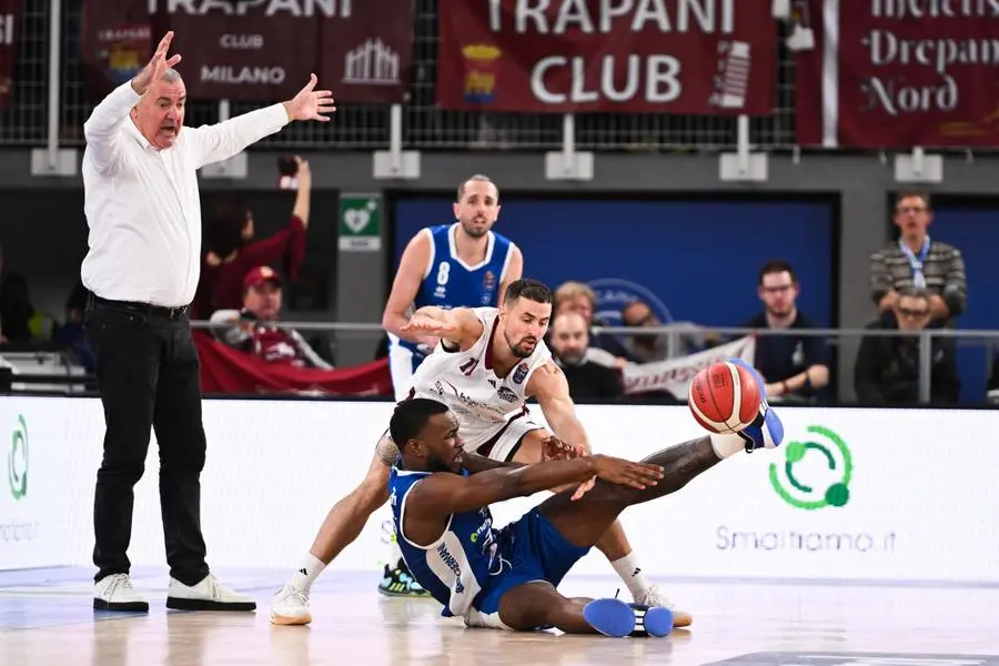 Basket, gli scatti di Germani-Trapani