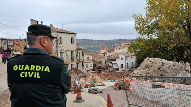 epa11698605 A civil guard watches over a cordoned-off area that was affected by the flash floods in Letur, province of Albacete, Spain, 03 November 2024. The search for missing people continues in Letur following the flooding that occurred on 29 October in the province of Valencia and neighboring regions. EPA/Manu