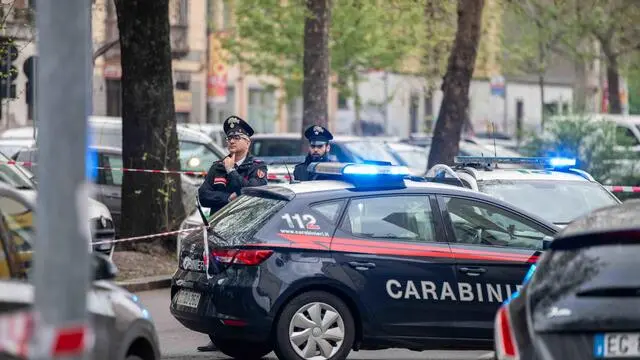 Sparatoria Viale Marche uomo gambizzato, Carabinieri e scientifica sul posto, Milano, 9 Aprile 2024, Ansa/Andrea Fasani