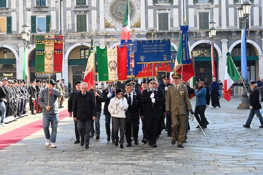 Oggi, 4 novembre alle 10 in Piazza della Loggia, si è svolta la celebrazione ufficiale della ricorrenza, alla presenza delle massime autorità civili, religiose e militari, dei Labari delle associazioni combattentistiche e d’Arma, dei Gonfaloni della Provincia e del Comune di Brescia e di una rappresentanza di studenti delle scuole locali