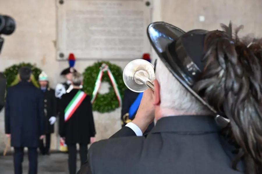 Oggi, 4 novembre alle 10 in Piazza della Loggia, si è svolta la celebrazione ufficiale della ricorrenza, alla presenza delle massime autorità civili, religiose e militari, dei Labari delle associazioni combattentistiche e d’Arma, dei Gonfaloni della Provincia e del Comune di Brescia e di una rappresentanza di studenti delle scuole locali