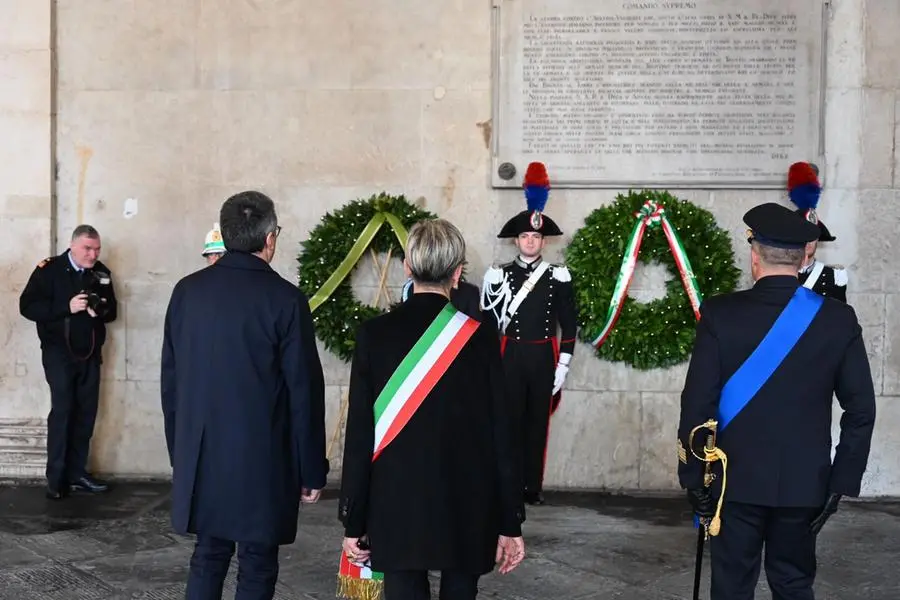 Oggi, 4 novembre alle 10 in Piazza della Loggia, si è svolta la celebrazione ufficiale della ricorrenza, alla presenza delle massime autorità civili, religiose e militari, dei Labari delle associazioni combattentistiche e d’Arma, dei Gonfaloni della Provincia e del Comune di Brescia e di una rappresentanza di studenti delle scuole locali