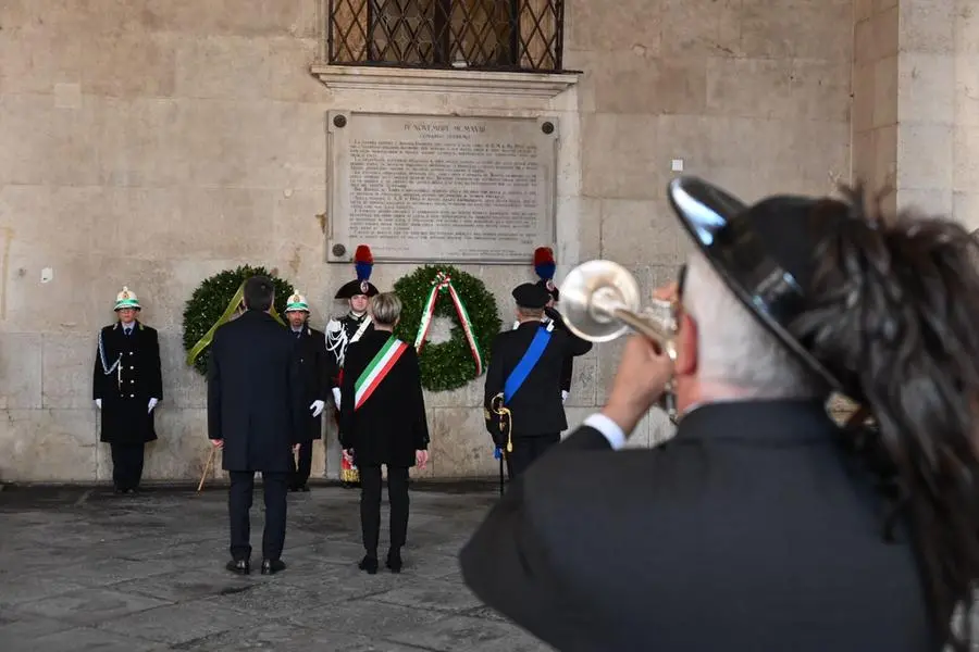 Oggi, 4 novembre alle 10 in Piazza della Loggia, si è svolta la celebrazione ufficiale della ricorrenza, alla presenza delle massime autorità civili, religiose e militari, dei Labari delle associazioni combattentistiche e d’Arma, dei Gonfaloni della Provincia e del Comune di Brescia e di una rappresentanza di studenti delle scuole locali