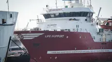 Sbarco migranti salvati dalla nave Life Support di Emergency. Napoli 1 Agosto 2024. ANSA/CESARE ABBATE